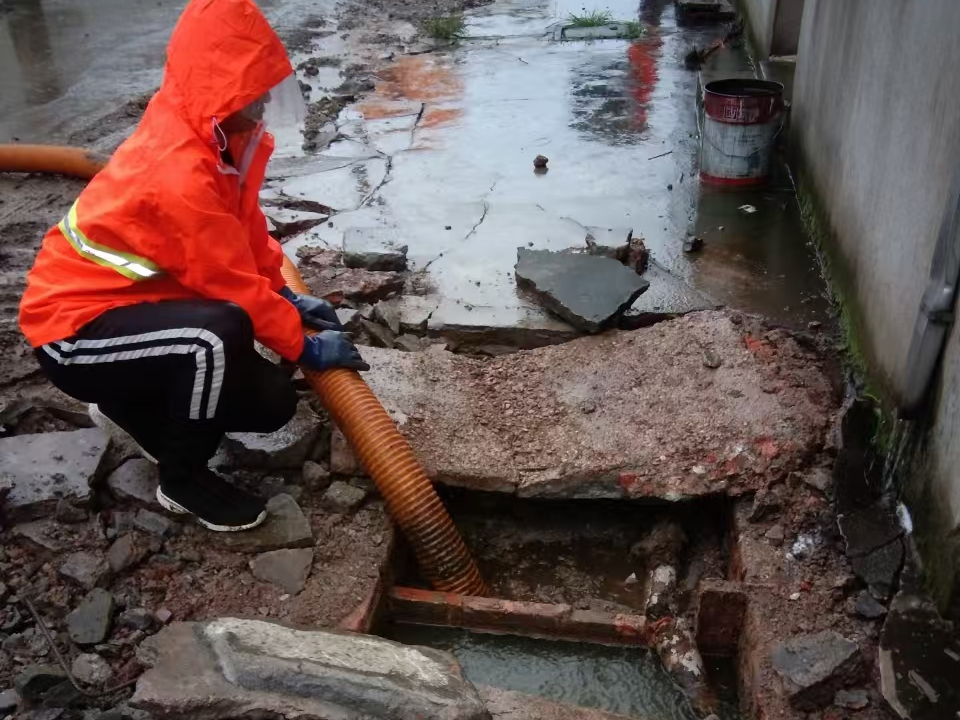 永寿专业清理污水池 炜誉市政以规范流程守护城市 “肠道”