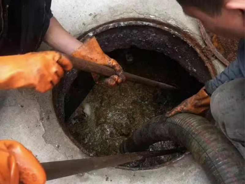 永寿清理化粪池时如何避免沼气的危害？